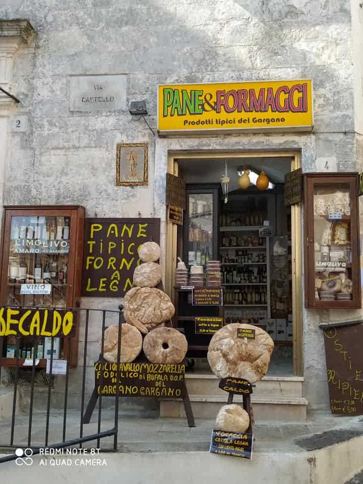 Cheese and bread shop in Puglia