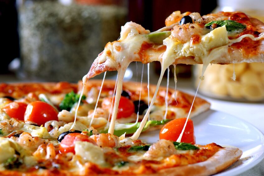 Cheese and vegetables pizza